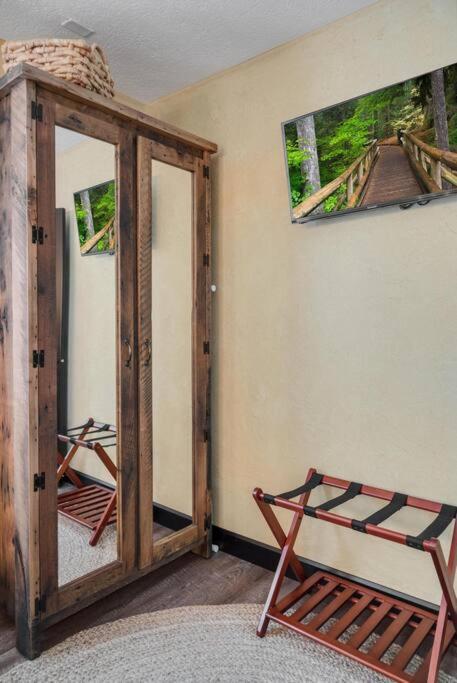 The Rustic Suite - Main Street Lodge In Berlin Exterior photo